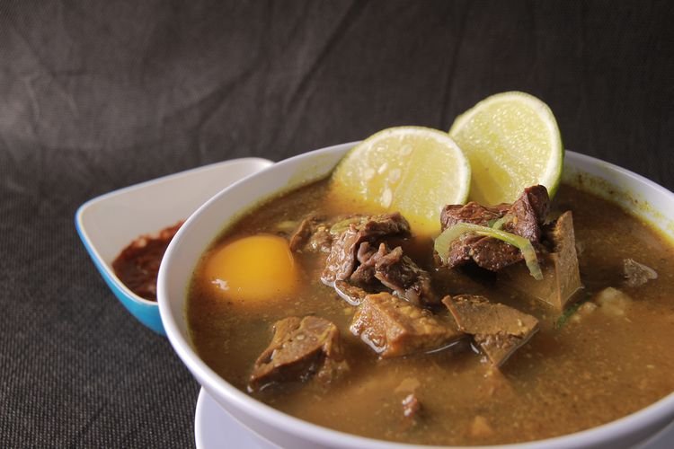 Kuliner Makassar: 7 Tempat Makan Pallubasa Enak, Termasuk Pallubasa Serigala!