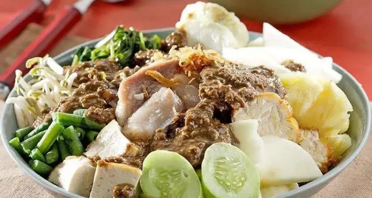 Rujak Cingur: Cita Rasa Legendaris dari Jawa Timur
