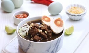Rahasia Kelezatan Rawon, Makanan Tradisional Jatim yang Tak Lekang Waktu Rahasia Kelezatan Rawon, Makanan Tradisional Jatim yang Tak Lekang Waktu