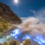 Kawah Ijen, Rekomendasi Wisata Dalam Negeri yang Wajib Masuk Daftar Liburan