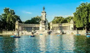 Retiro Park, Ruang Hijau Madrid yang Jadi Magnet Wisata Spanyol