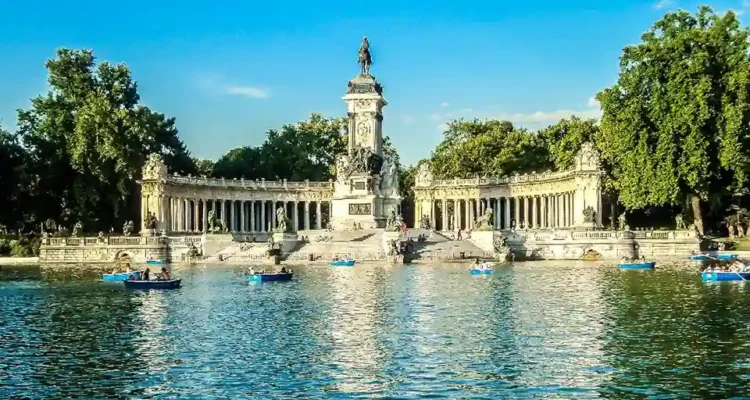 Retiro Park, Ruang Hijau Madrid yang Jadi Magnet Wisata Spanyol