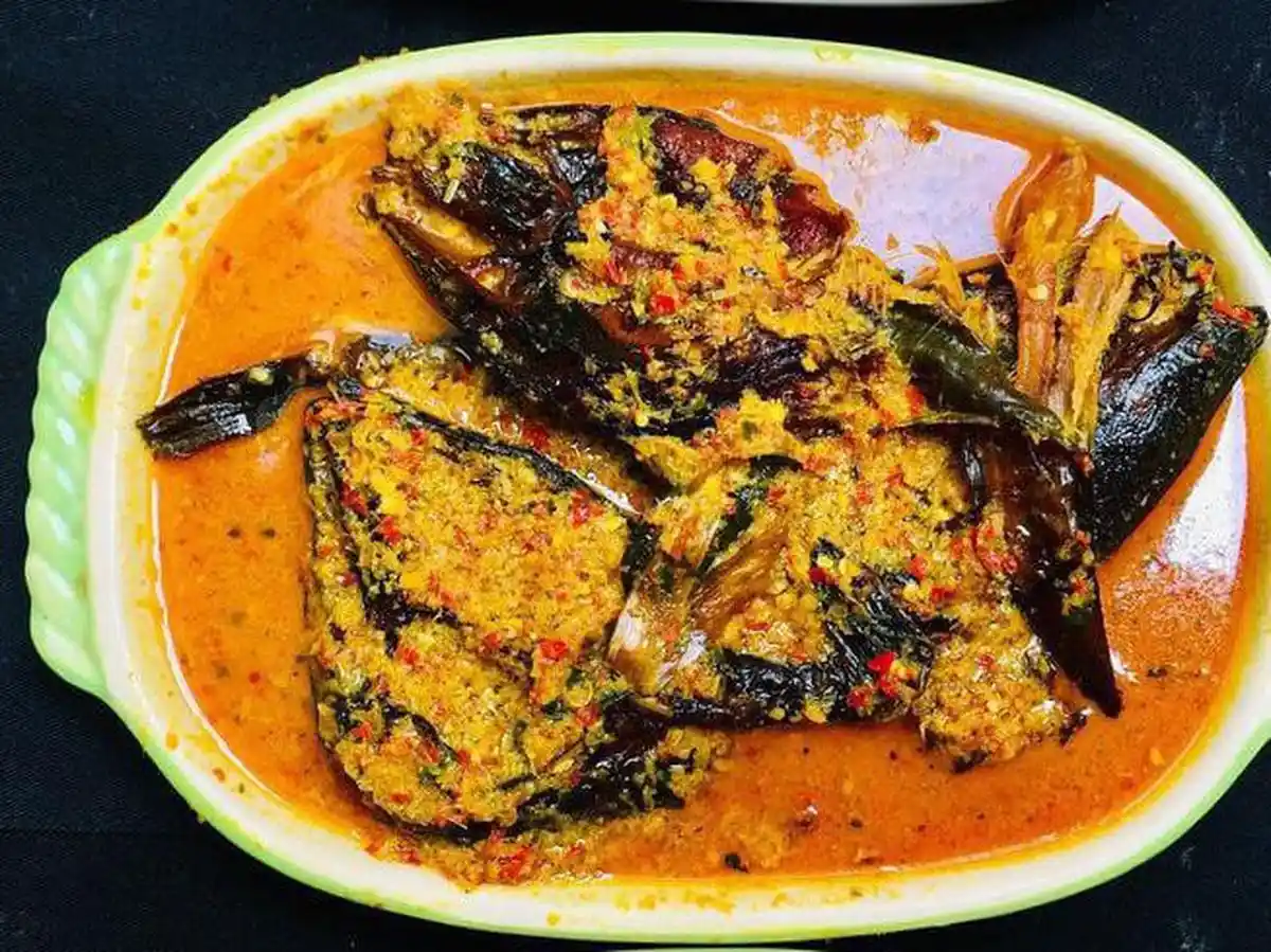 Memasak Ikan Sale yang Gurih, Wangi Asapnya Bikin Nasi Cepat Habis