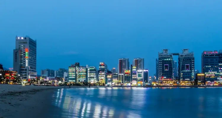 Pantai Gwangalli, Wajah Busan yang Berkilau di Bawah Jembatan Gwangan